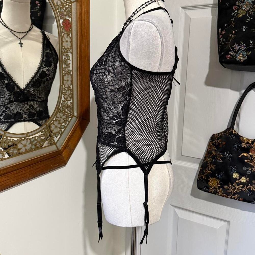 2010s Frederick's Of Hollywood Black Sheer Floral Lace Plunging Lingerie Set - Picture 4 of 8
